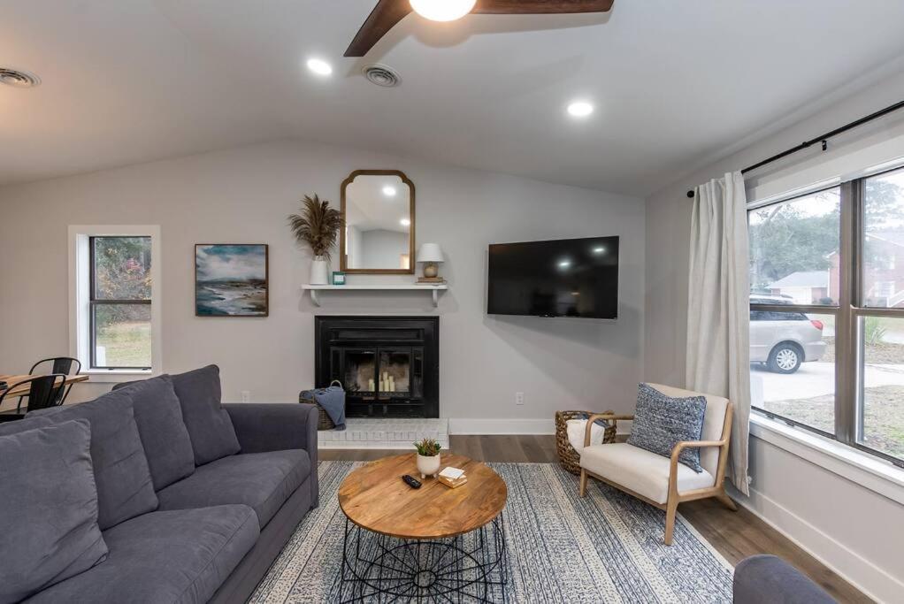 Island Joy - Newly Renovated/Walk To The Beach! Oak Island Exterior foto