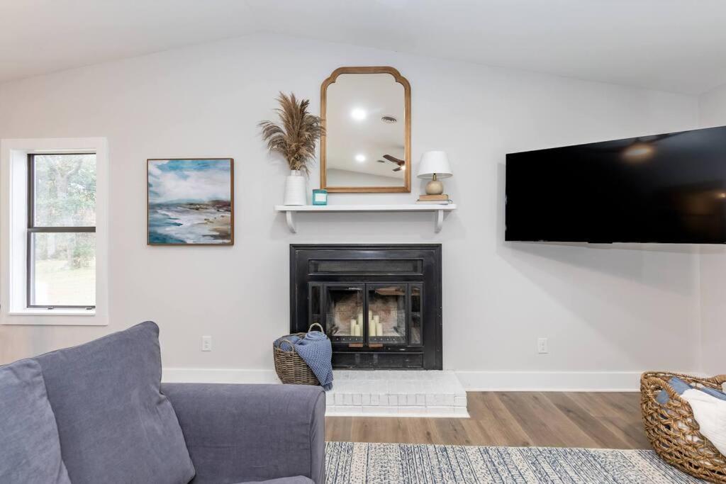 Island Joy - Newly Renovated/Walk To The Beach! Oak Island Exterior foto
