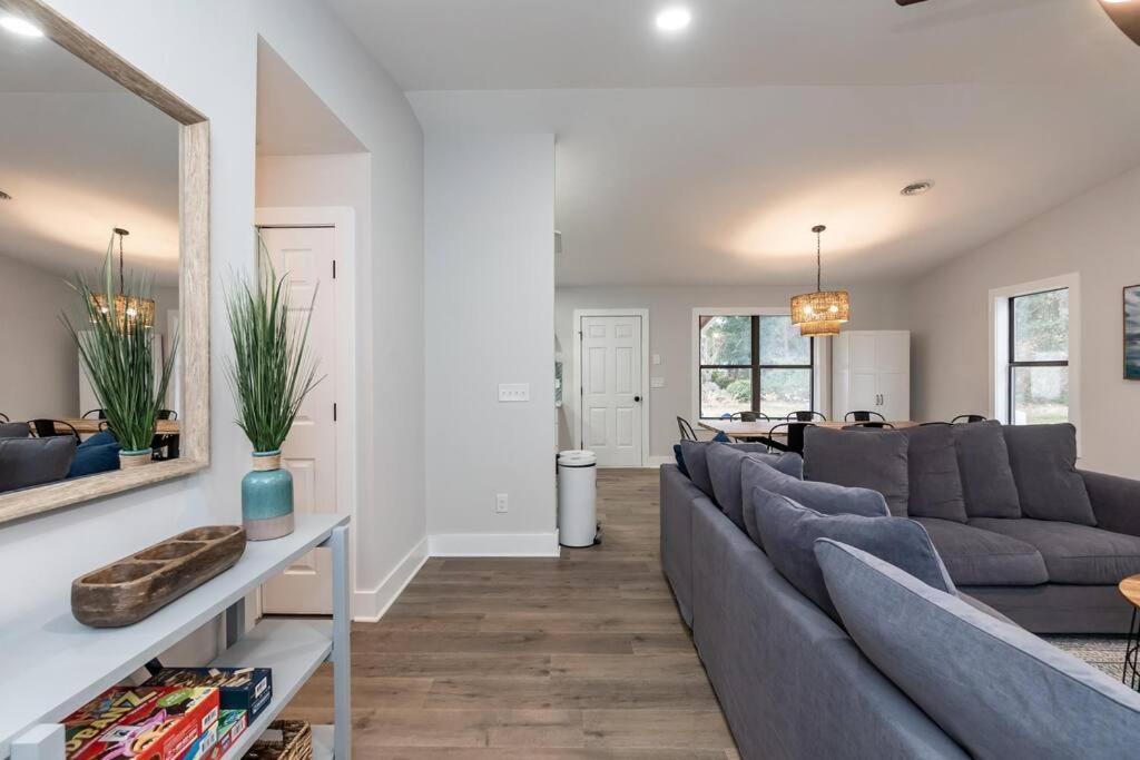 Island Joy - Newly Renovated/Walk To The Beach! Oak Island Exterior foto